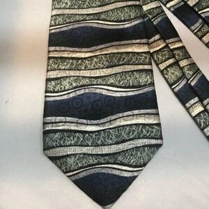 #1495 PIERRE CARDIN MEN'S SILK VINTAGE NECKTIE 58 IN X 4 IN